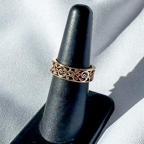 Filigree Gold band