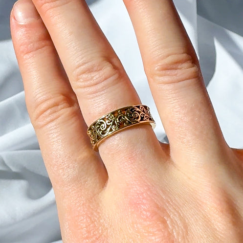Filigree Gold band